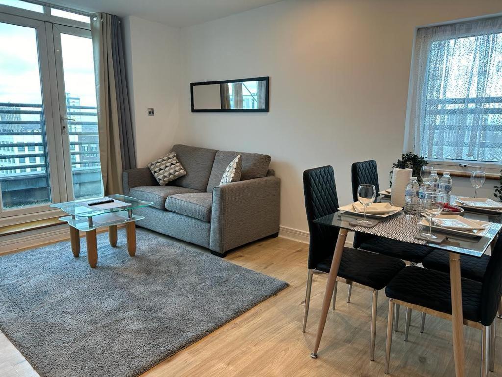 Cosy Views Apartment ลอนดอน ภายนอก รูปภาพ