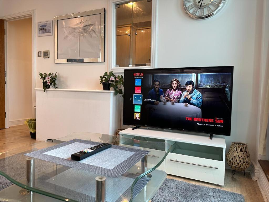 Cosy Views Apartment ลอนดอน ภายนอก รูปภาพ