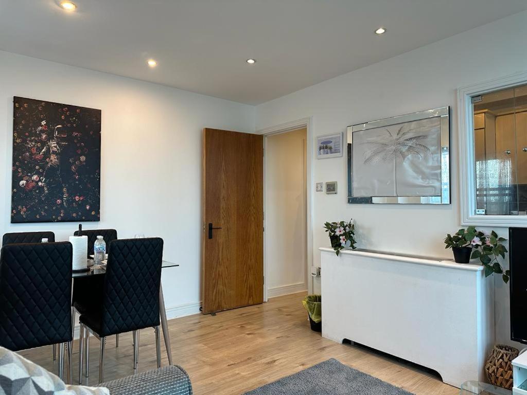 Cosy Views Apartment ลอนดอน ภายนอก รูปภาพ